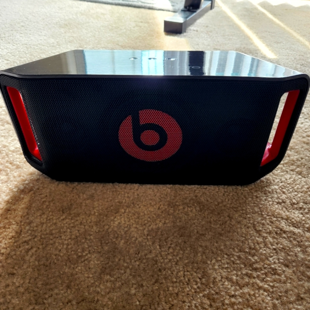 Beats by dr. Dre portable speaker